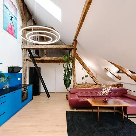 Stadium Side Rooftop Maisonette アパート